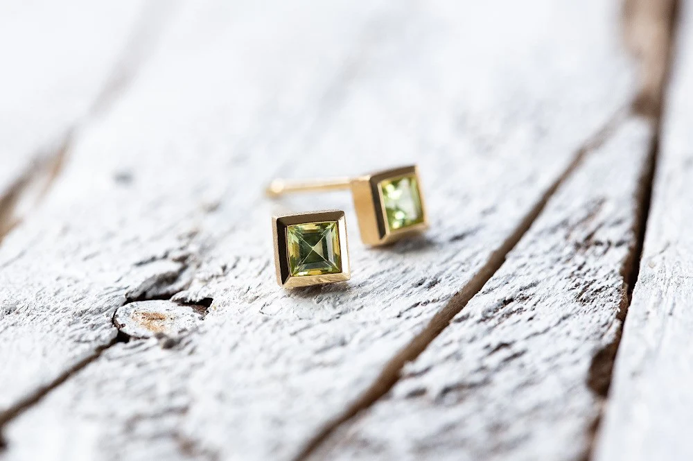 750/- Øreringe mat/polerede, peridot 0,30ct - Image 2
