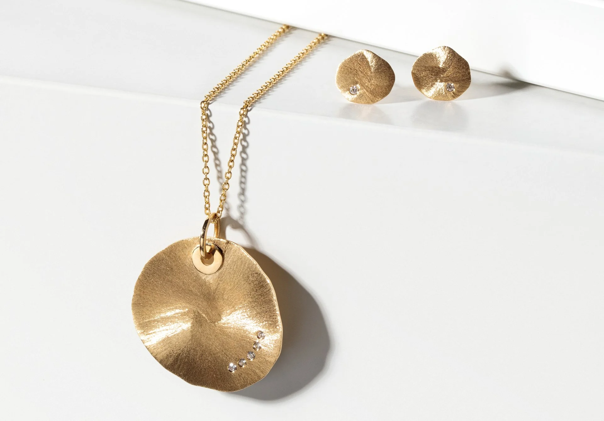750/- Vedhæng mat/børstet, dia.er 0,05ct W-SI - Image 2