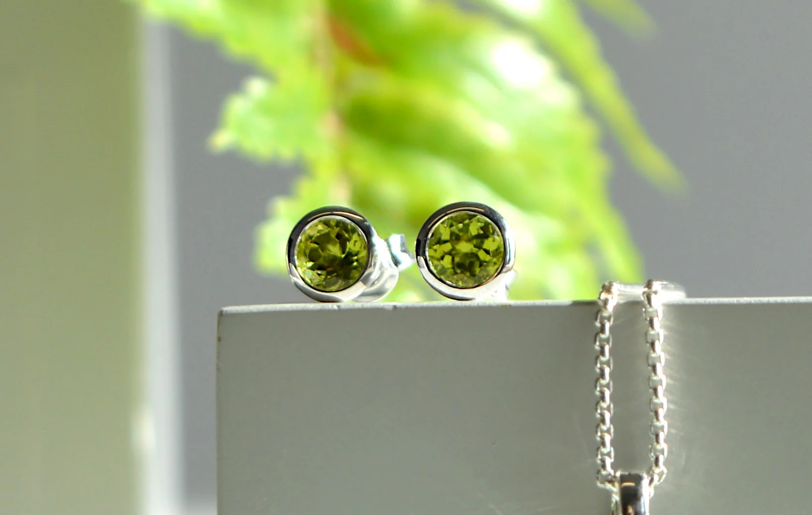 925/- Ørestikker polerede, peridot 0,90ct - Image 2