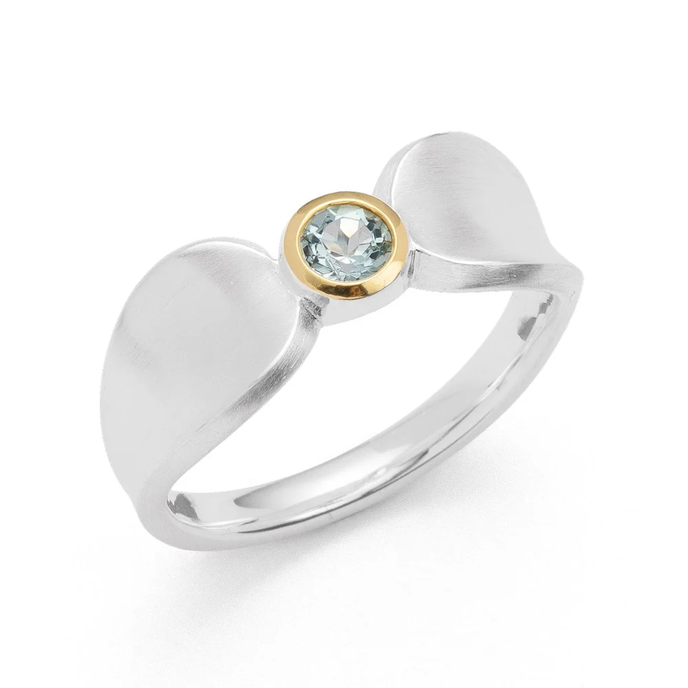 925/- Ring delvis fg mat/blank, blå topas 0,30ct