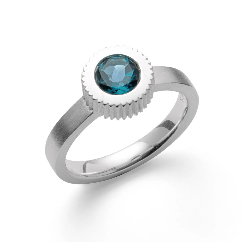 925/- Ring mat, Topaz London Blue 0,99ct