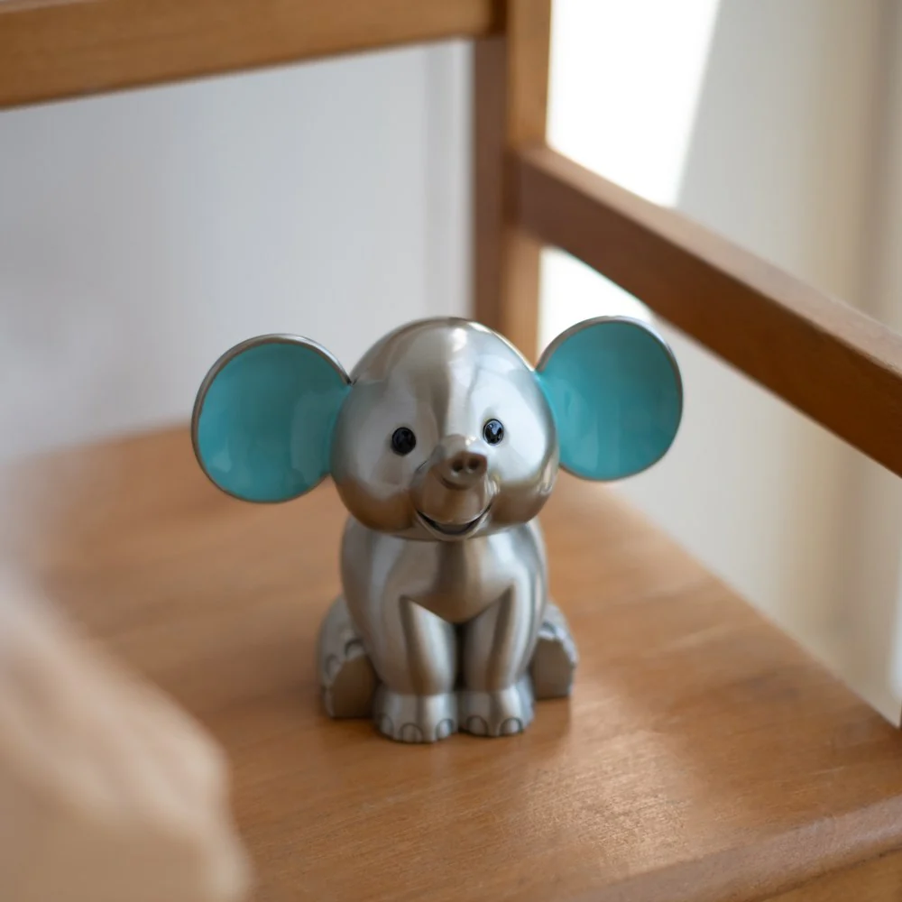 Fortinnet sparebøsse elefant m. blå ører - Image 3