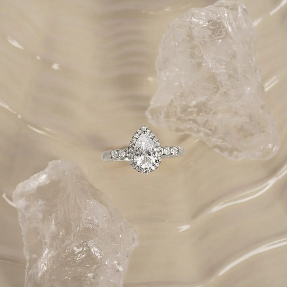 LUXURY Halo dråbe 14kt. guldring m. lab grown diamant 1,32ct TW/VS2 - Image 2