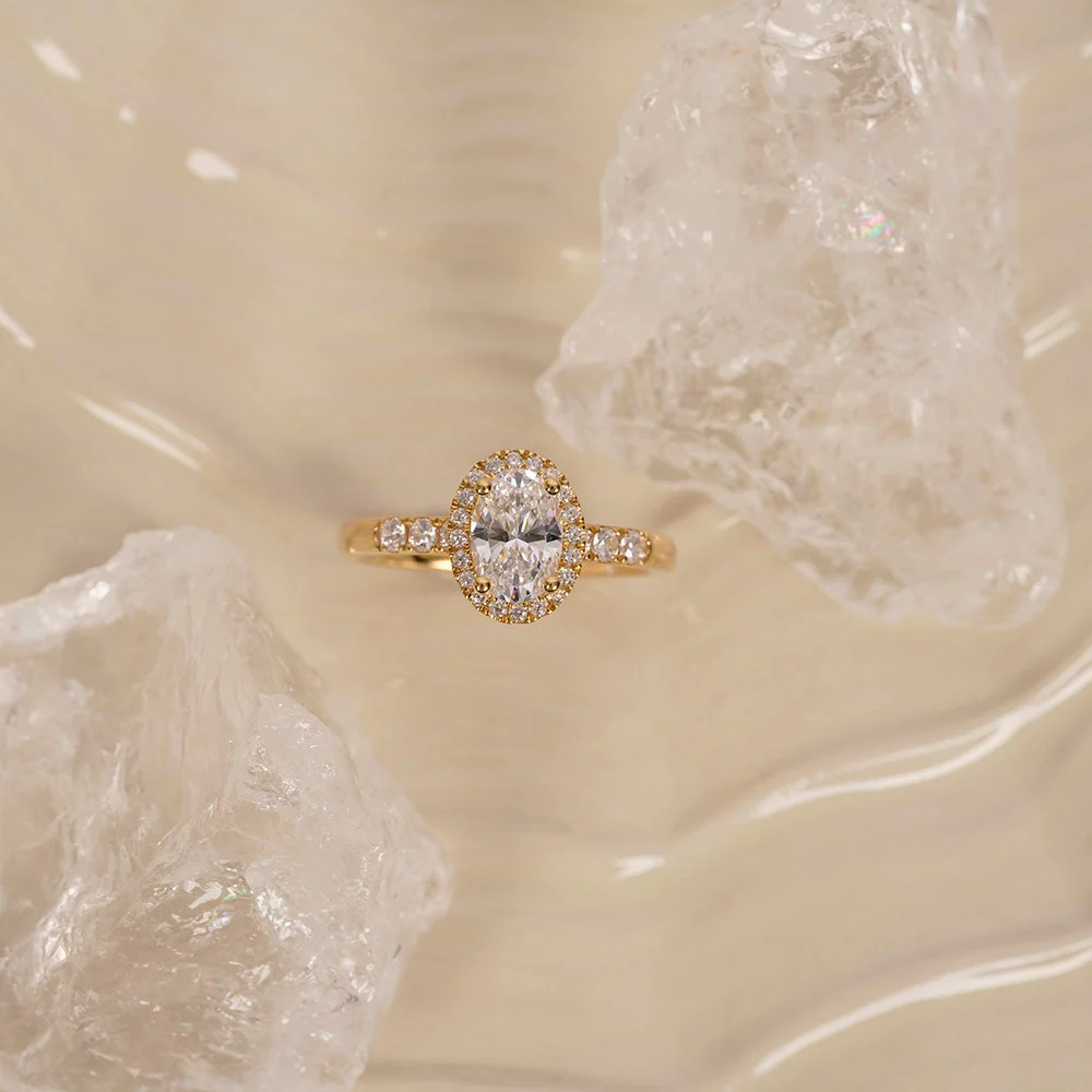 LUXURY Halo oval 14kt. guldring m. lab grown diamant 1,32ct TW/VS2