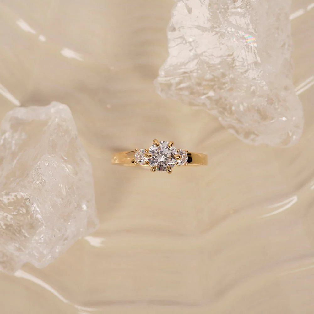 LUXURY Modern rund 14kt. guldring m. lab grown diamant 1,33ct TW/VS2
